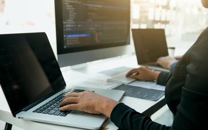professional-development-programmer-cooperating-meeting-programming-website-1-re2qhxb2bvffrc6w07ixt1b16i3i3txdzfei52tj0o